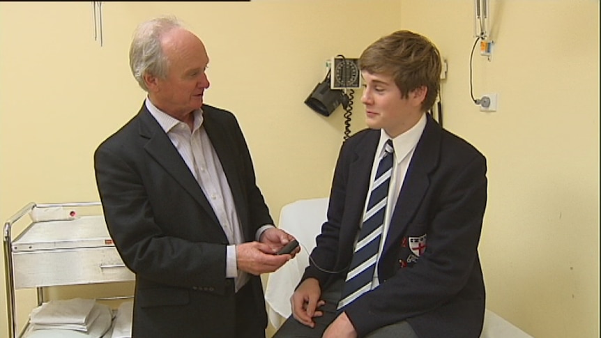 Type 1 diabetic Lachlan Robertson talks to Professor Tim Jones about the new sensor which switches off his insulin pump when his blood sugar drops.
