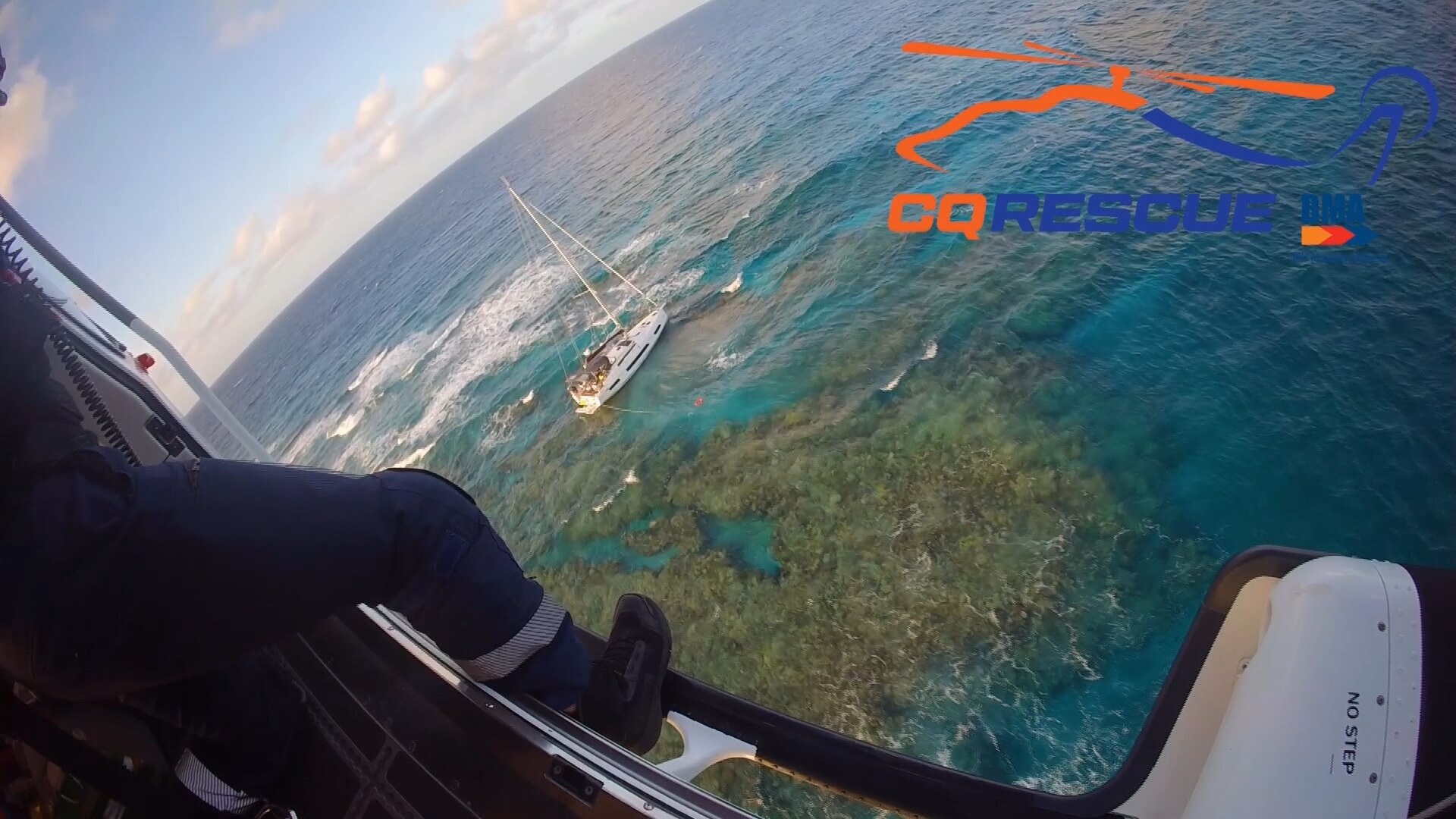 A family of four, including two young children, has been rescued after a yacht ran aground on Elizabeth Reef in the Whitsundays. - ABC News & Headlines – Australian Broadcasting Corporation