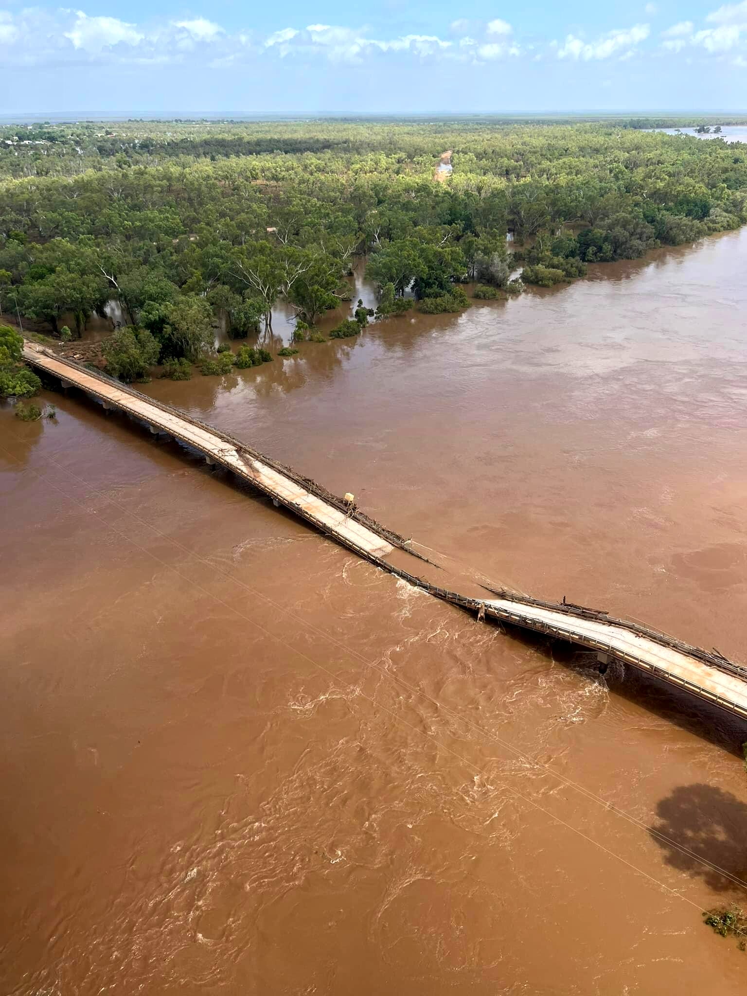 WA floods rebuild may take 'months' as falling Kimberley water levels