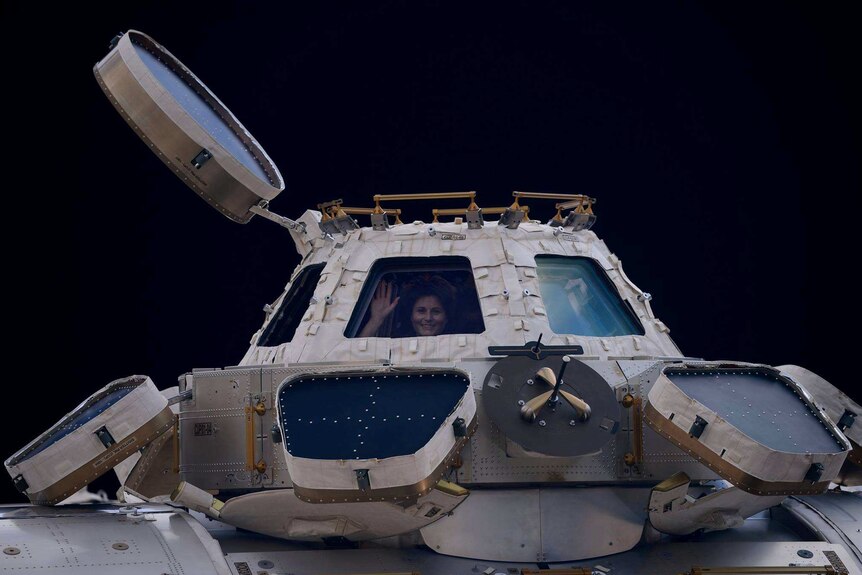 Samantha Cristoforetti prepares to leave the ISS