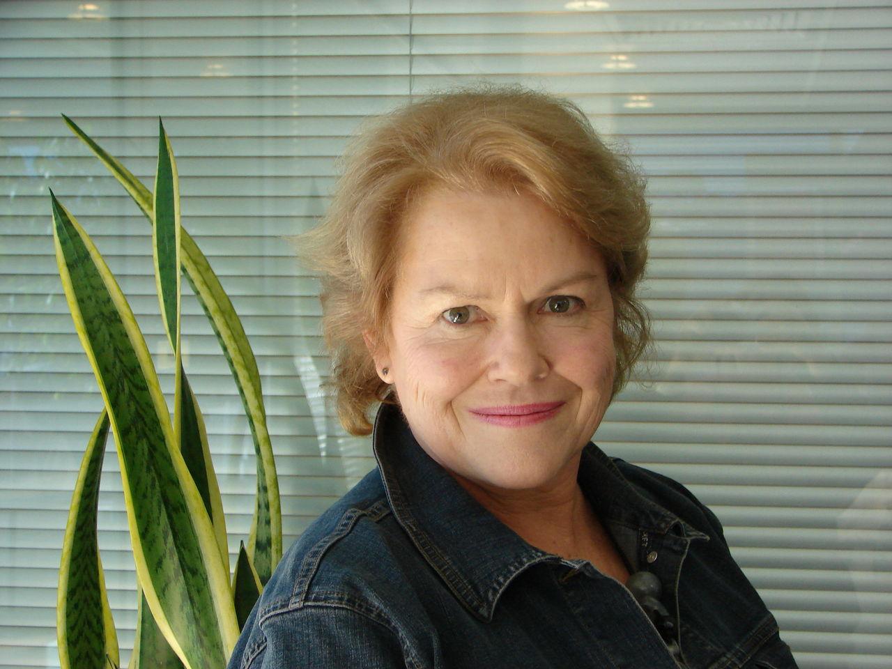 Sally Henderson shares stories of life at an isolated safari camp in Botswana episode artwork