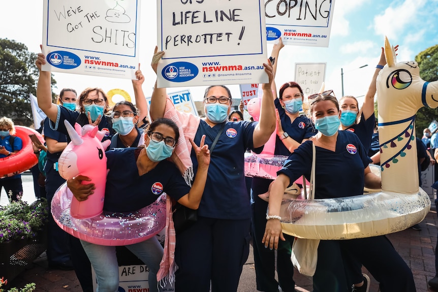 Protesting nurses holding signs