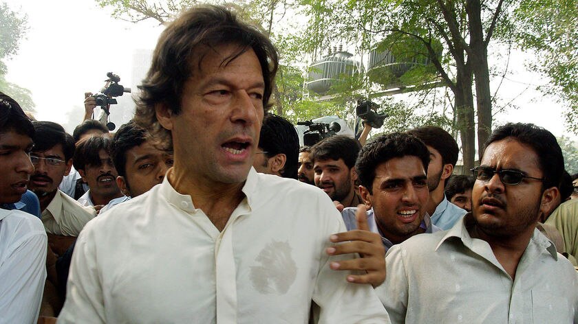 Imran Khan says Pakistan elections scheduled for January 8 should be postponed in the wake of Benzair Bhutto's death. (File photo)