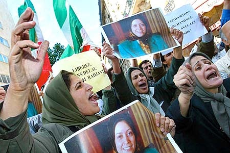 Demonstrators protest against French crackdown on Iranian exiles