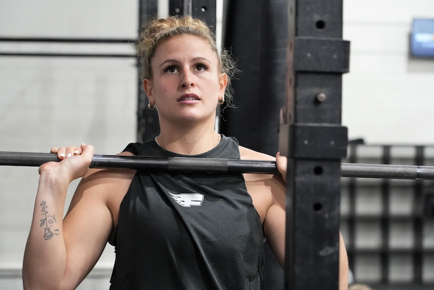 Tiana Mangakahia lifting weights