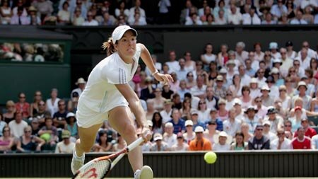 Justine Henin cruised to her fourth Dubai Open title in five years (file photo)
