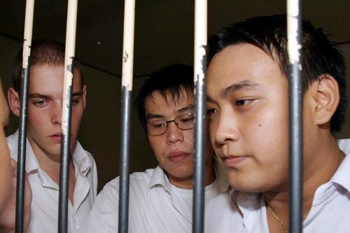 Mathew Norman, Si Yi Chen, and Tan Duc Nguyen in a cell at a courthouse in Bali.