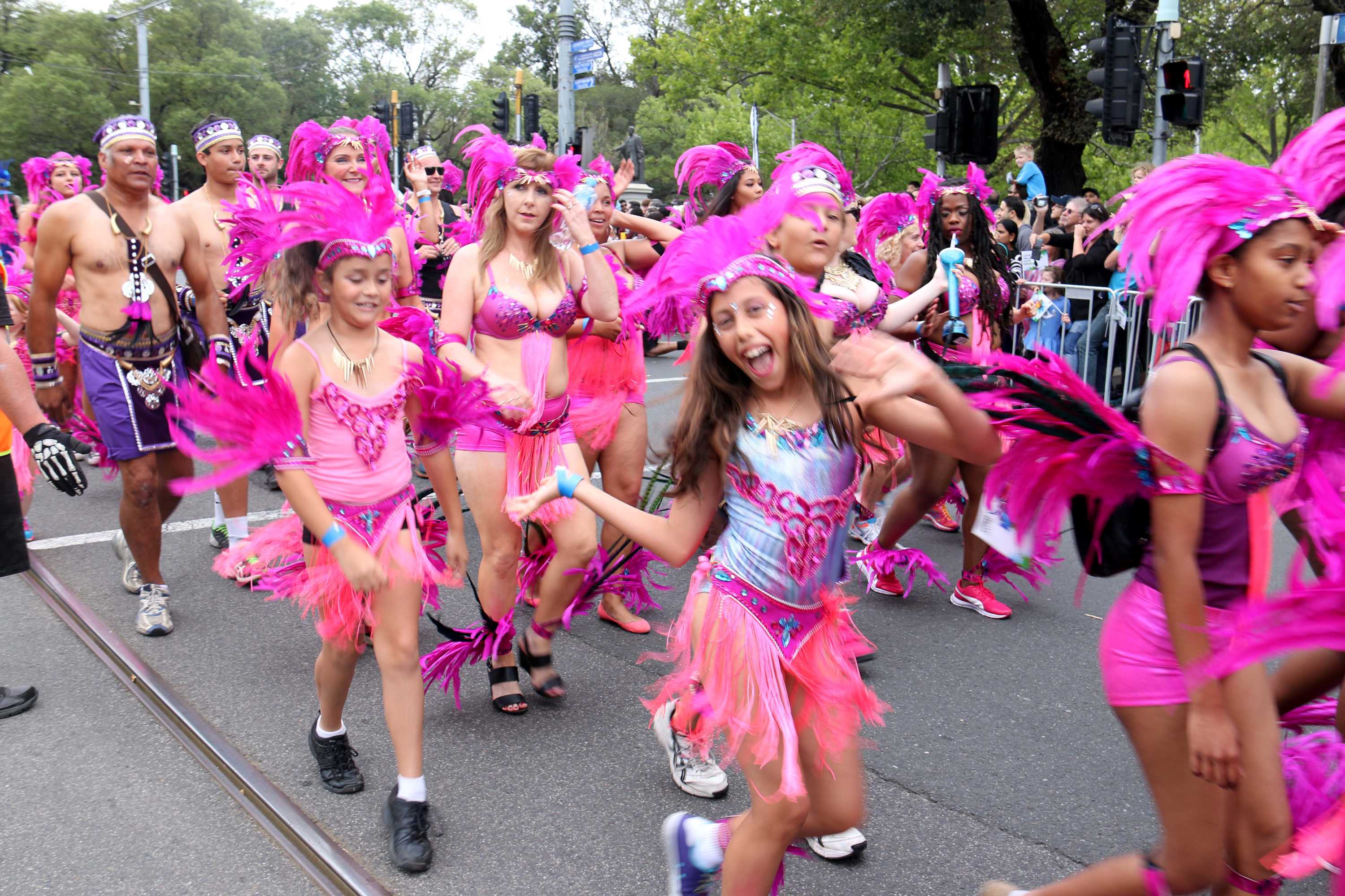 Melbourne celebrates Moomba with annual parade down St Kilda Road - ABC ...