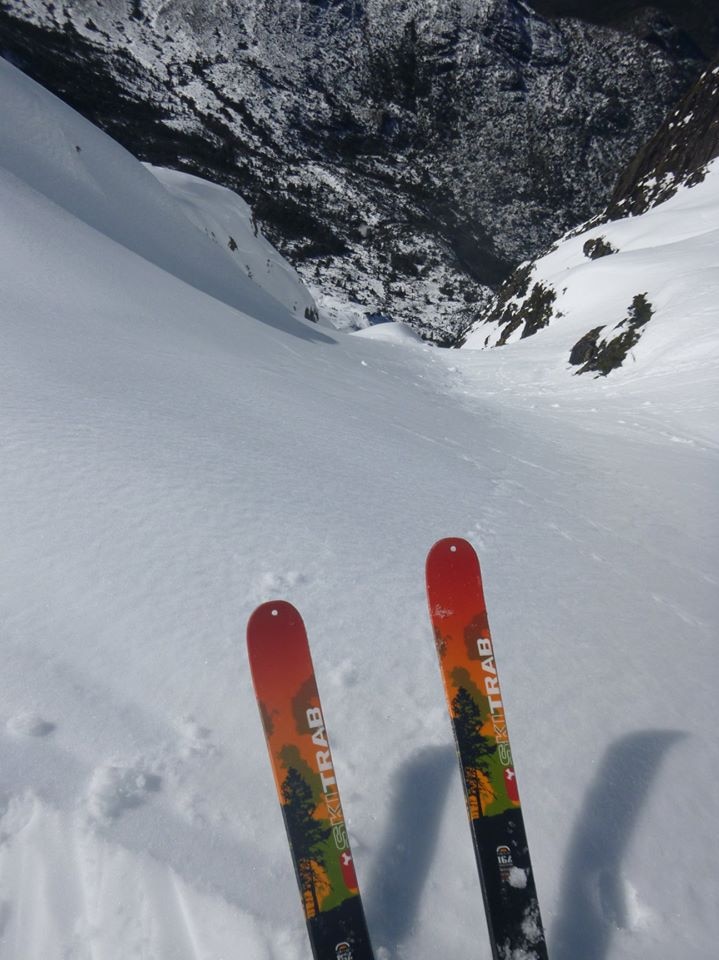 A skiier prepares for a steep descent down Cradle Mountain