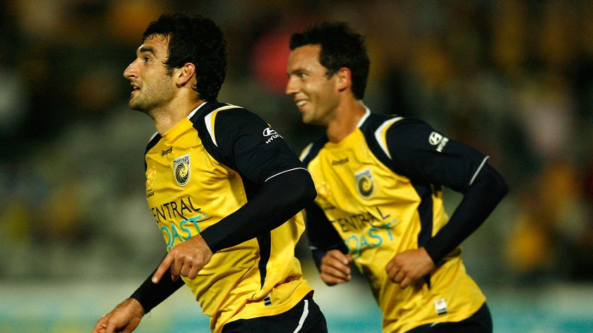 Mile Jedinak celebrates