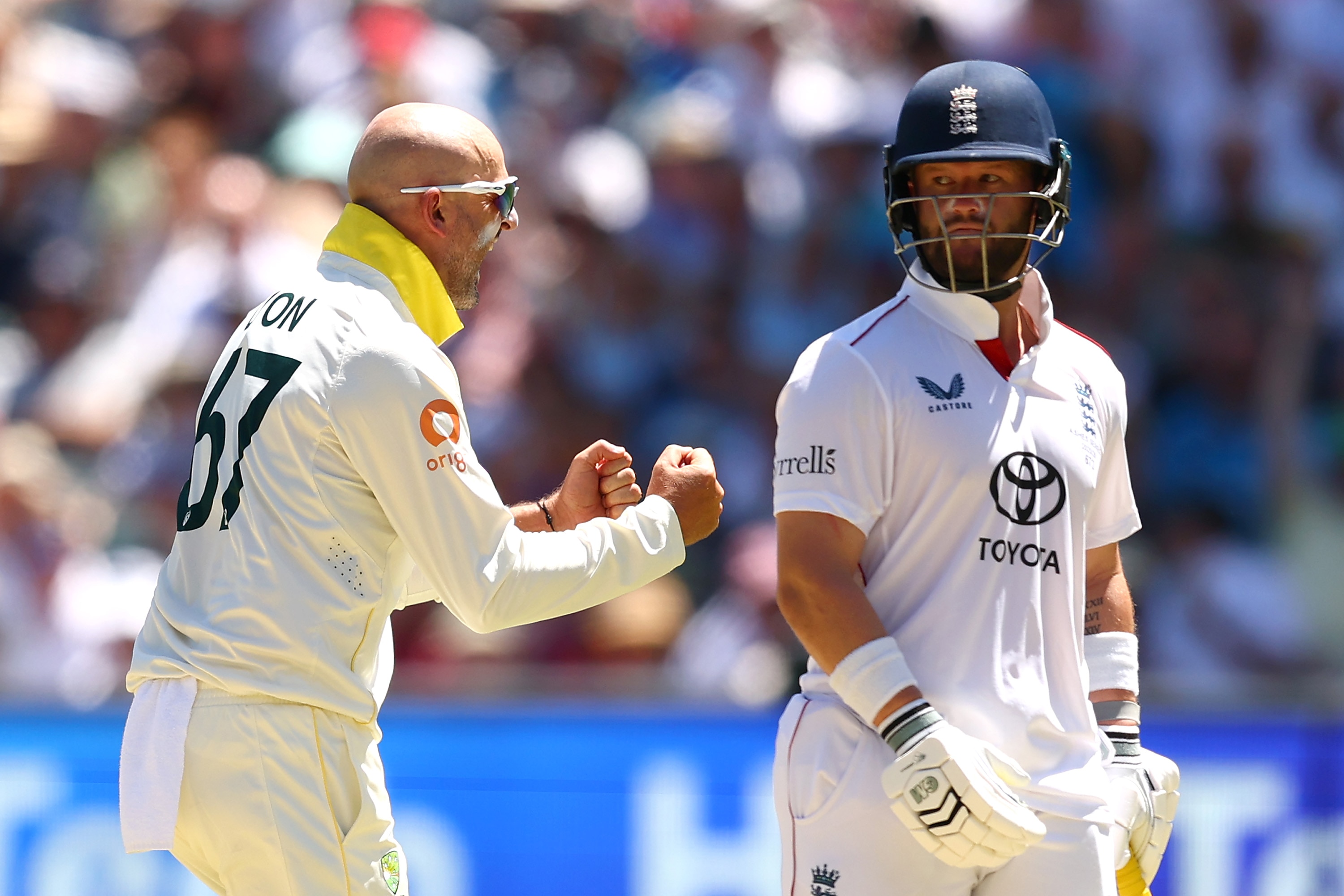 Nathan Lyon comemora