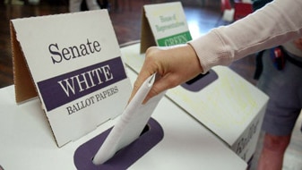 Voting in the 2010 election (ABC News: Giulio Saggin)