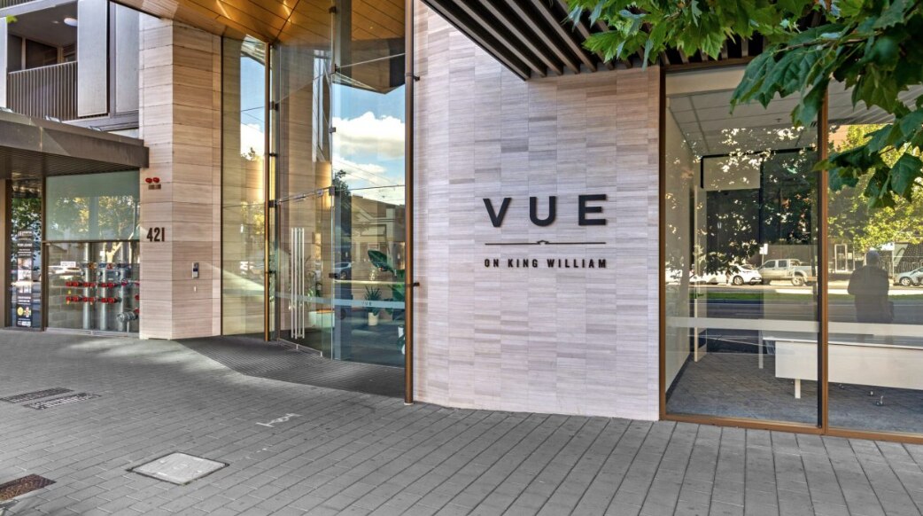 King William Street 200-apartment building without hot water for a ...
