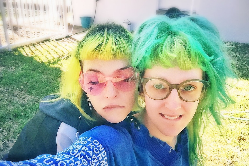 Shell Ocean and Pewka Zilla selfie - two women with brightly coloured hair