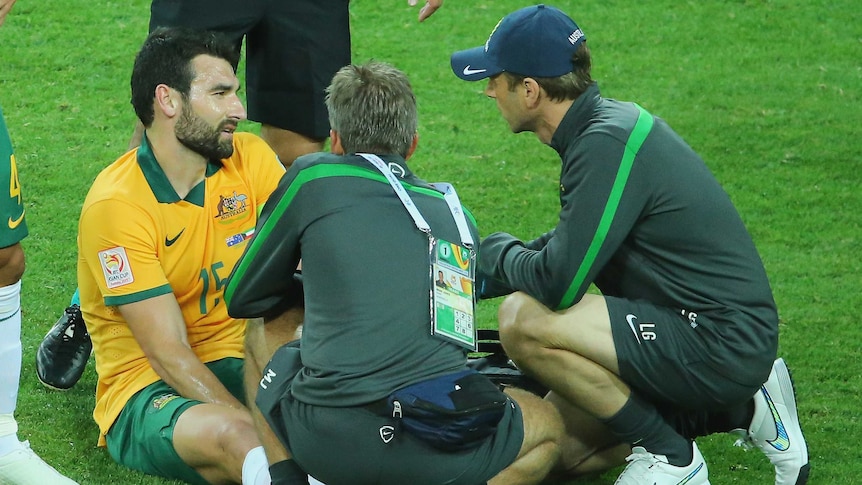 Mile Jedinak injures his ankle against Kuwait