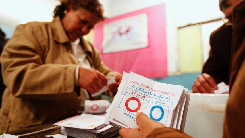 Officials count ballots after Egypt's constitutional referendum
