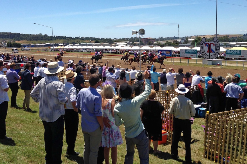 Thousands flock to Spreyton for the Devonport Cup