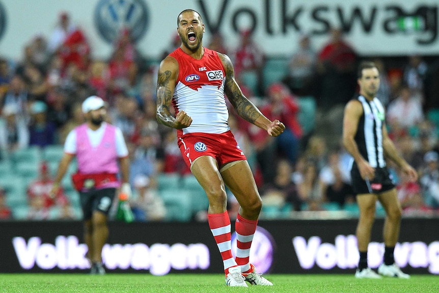 Lance Franklin celebrates against Collingwood