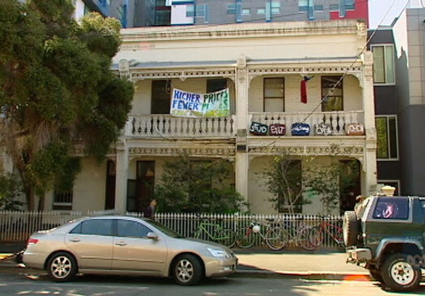 Squatter students headed for showdown with Melbourne Uni - ABC News