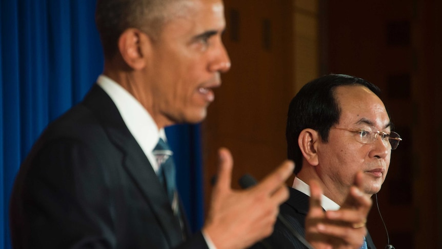Barack Obama speaks, as the Vietnamese leader looks on.