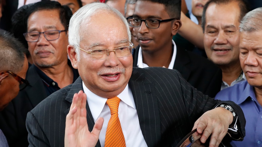 La Malesia dimezza la pena detentiva e riduce la multa per l'ex primo ministro corrotto Najib Razak per lo scandalo 1MDB