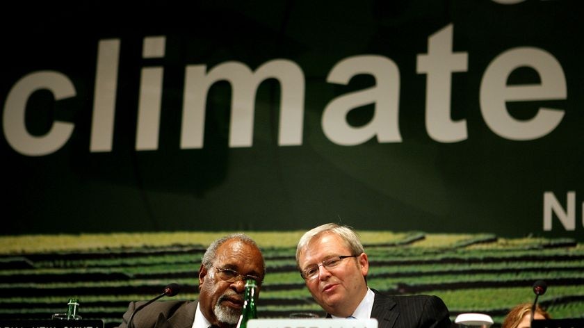 Prime Minister Kevin Rudd listens to PNG PM Michael Somare