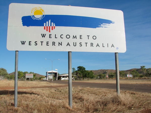 The sign near the checkpoint of the Western Australia and Northern Territory border.