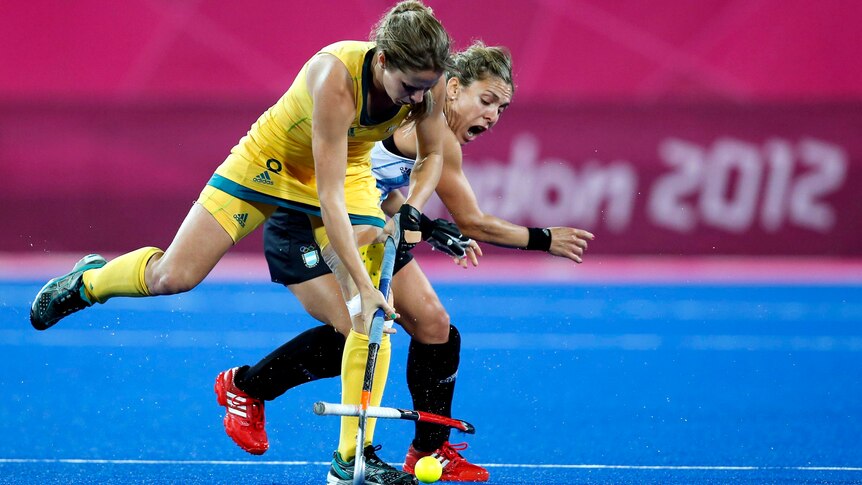 Macarena Rodriguez Perez (R) loses her stick as she battles with Ashleigh Nelson.