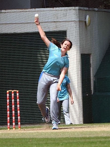 Britney Thomas bowling a cricket ball