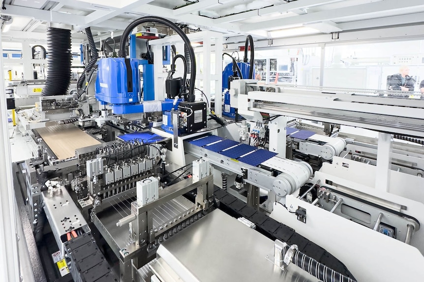 The SunDrive solar cell pilot production line