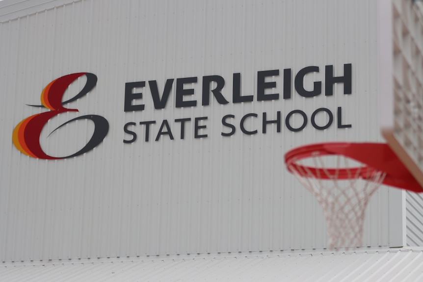 Everleigh State School signage on building with giant red E beside it