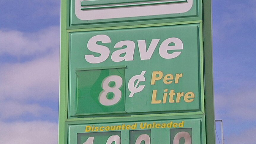 Woolworths sign displays docket fuel discount on offer