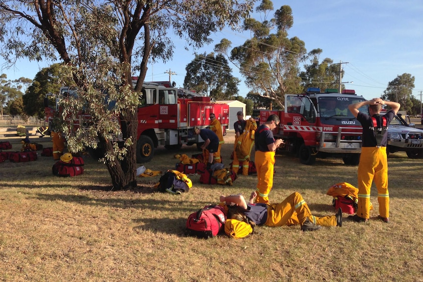 CFA crews return to battle the bushfires near Heyfield