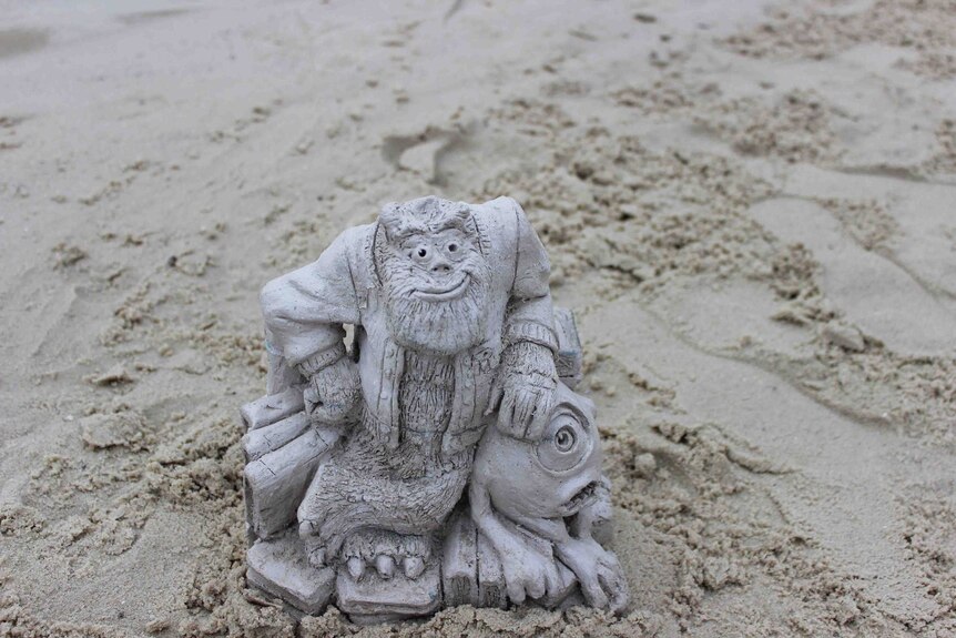 Sand sculptor Peter Papamanolis brings 'joy, wonder' to Gold Coast  beachgoers - ABC News