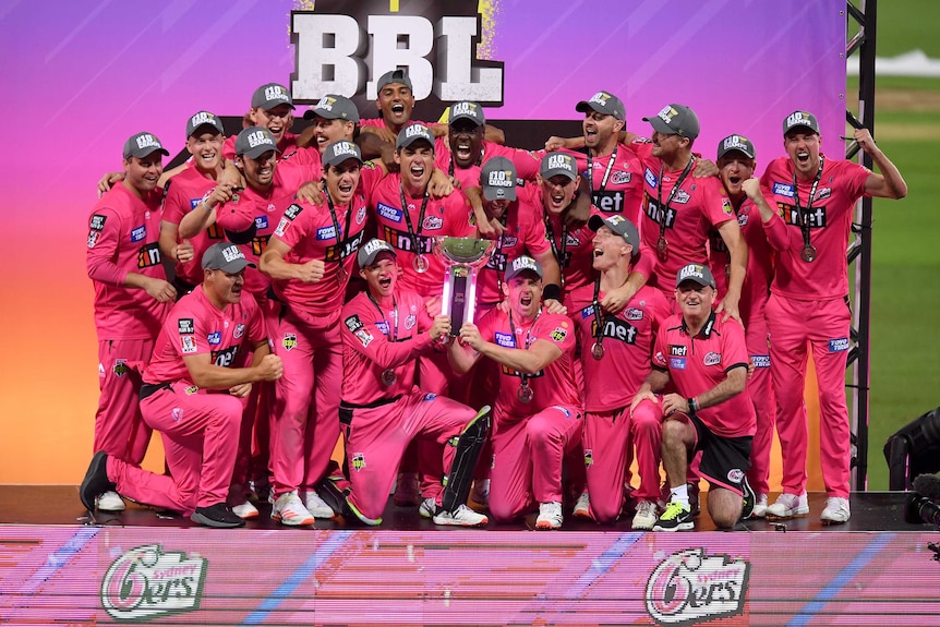 Sydney Sixers allrounder offers 'free beer' for BBL final help