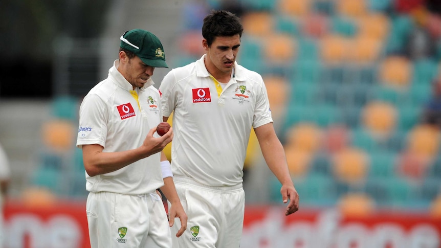 Siddle and Starc strategise on day four