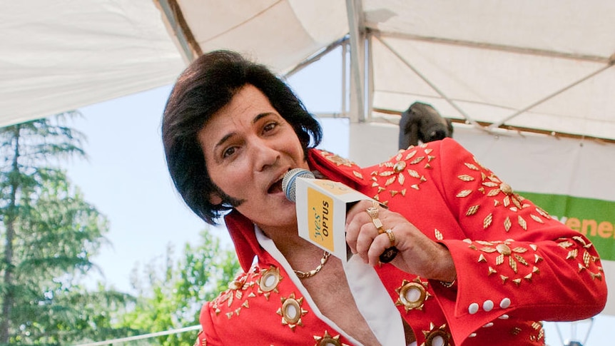 Dean Vegas, an Elvis tribute artist
