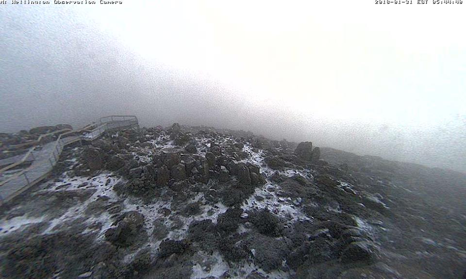 Snow follows summer heat as Tasmanian weather lives up to reputation