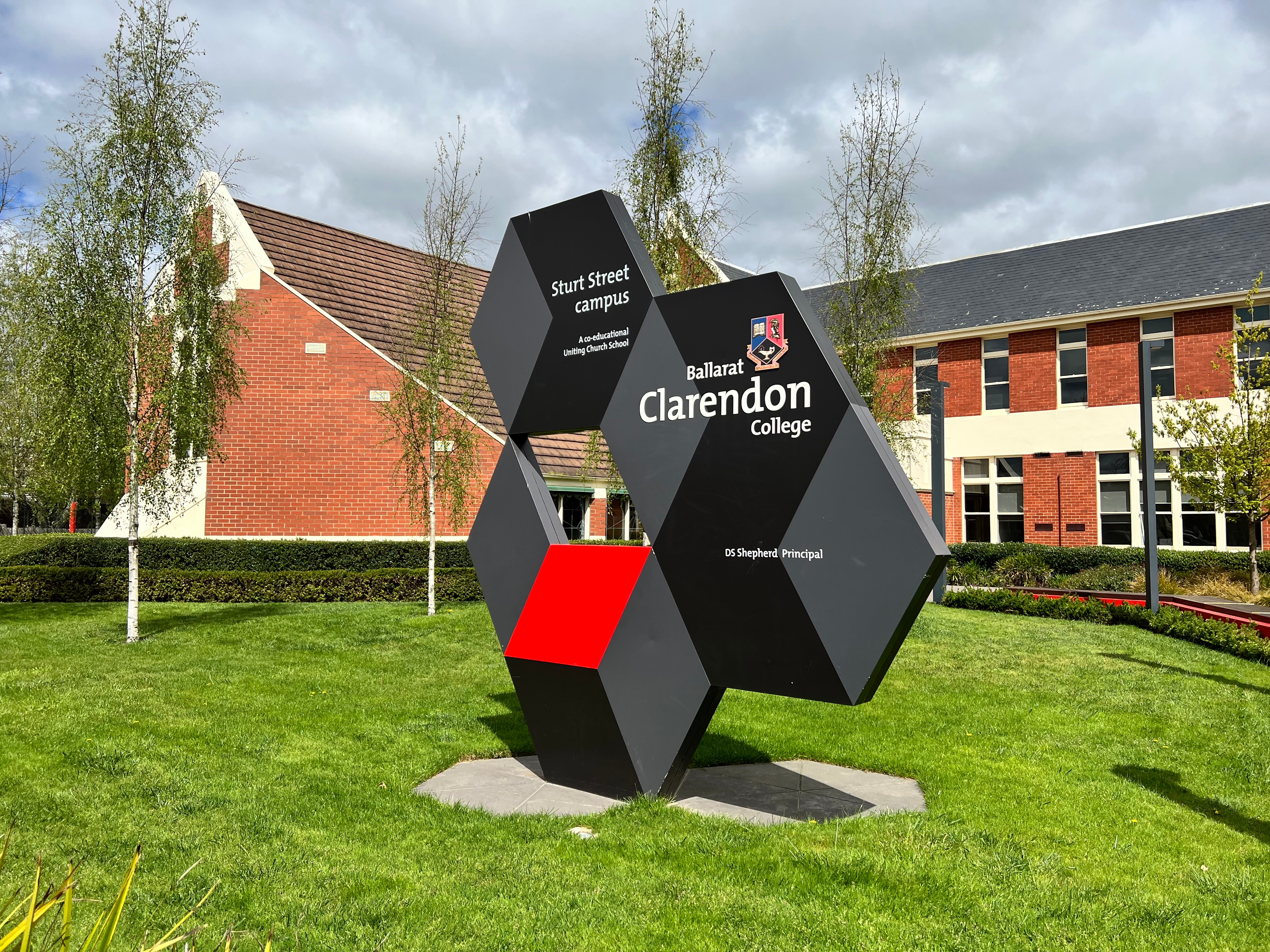 Former staff and parent raise bullying allegations against Ballarat