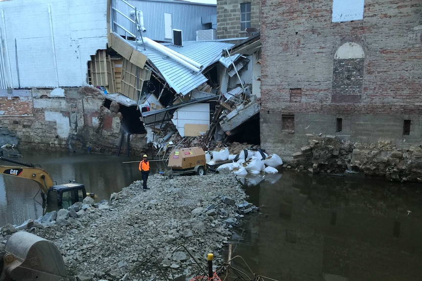 Earth bund built on flooded Myer site