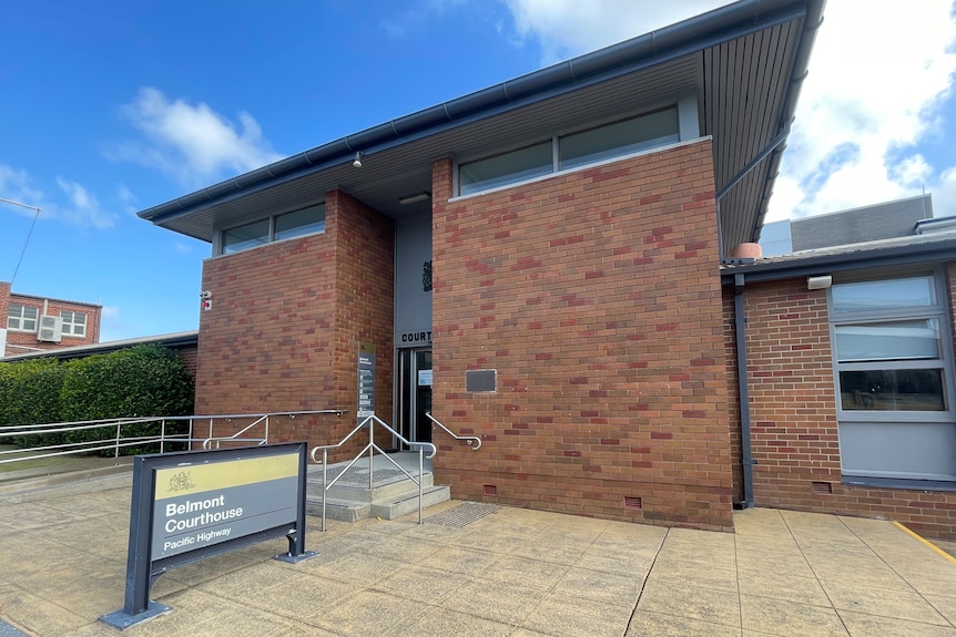 A brick building with a sign out the front reading 'Belmont Courthouse Pacific Highway'.