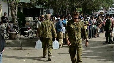 Australian soldiers who have been delivering water in Banda Aceh greeted John Howard when he arrived.
