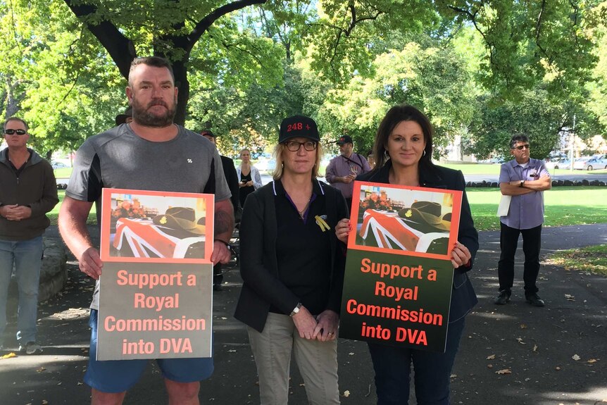 Tasmanian senator Jacqui Lambie (r) joins Veterans at a rally in Hobart calling to a Royal Commission into the Department of Veterans Affairs