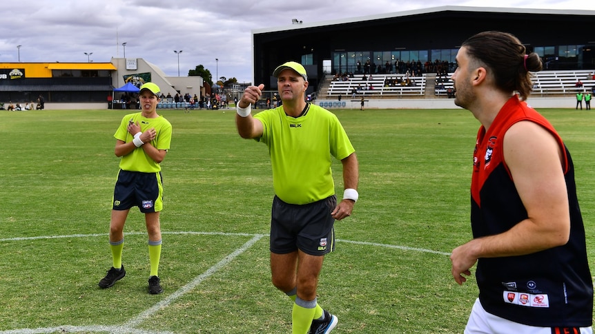 country-footy-umpires-at-a-crossroads-as-veteran-reflects-on-500-games