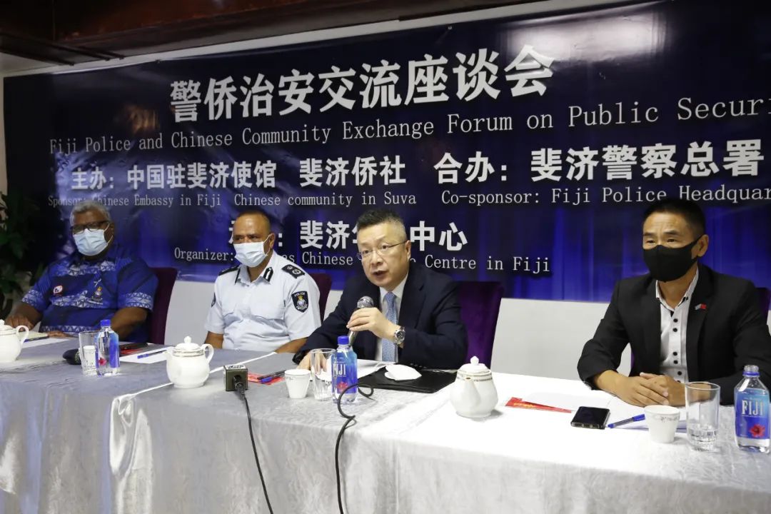 found men at table, man with black mask on is Zhao Fugang.