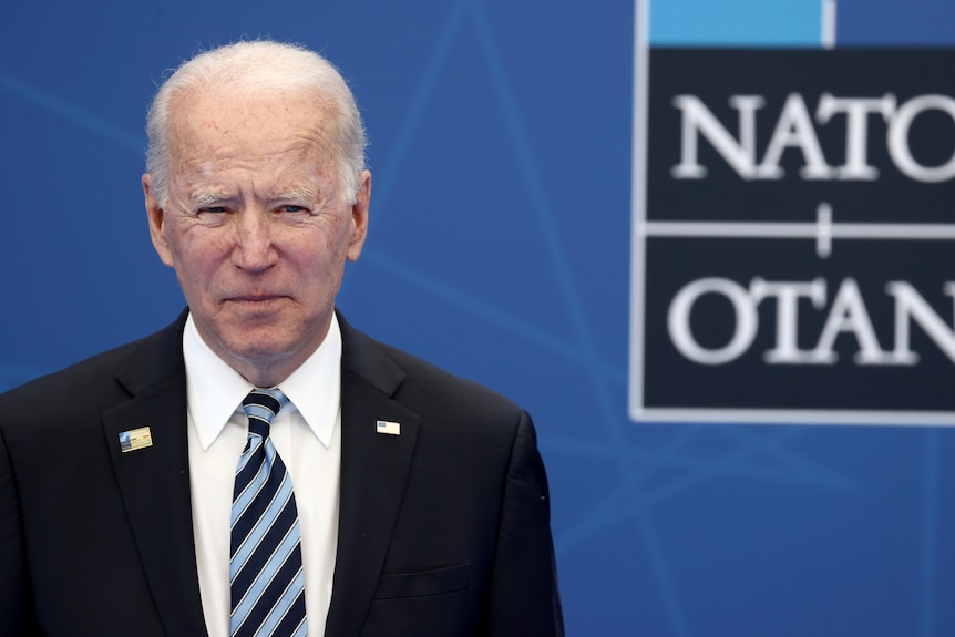 O fotografie a președintelui SUA Joe Biden la sosirea sa pentru a participa la Summitul NATO de la sediul NATO de la Bruxelles,