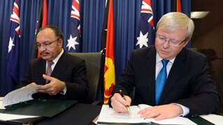 Kevin Rudd signs PNG deal