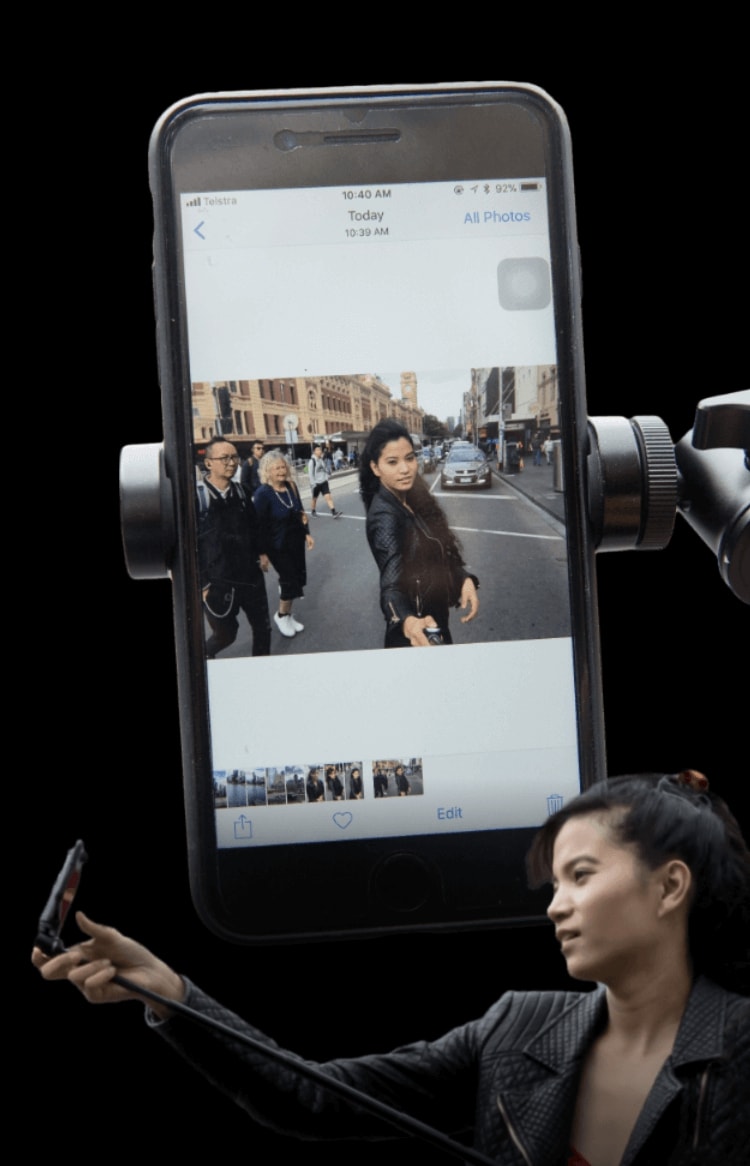 Sonam's screen featuring a selfie of her crossing Flinders Street.