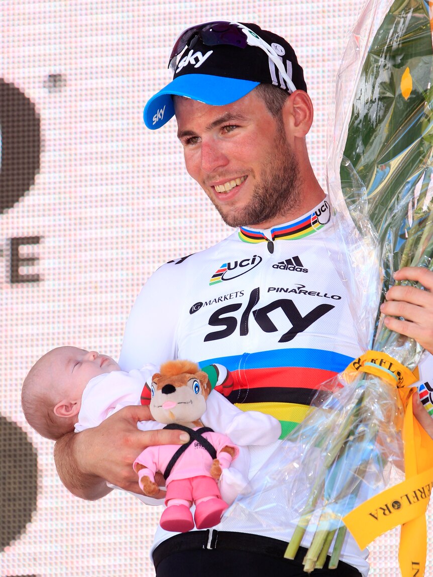 Cavendish celebrates on the podium with his daughter Delilah.