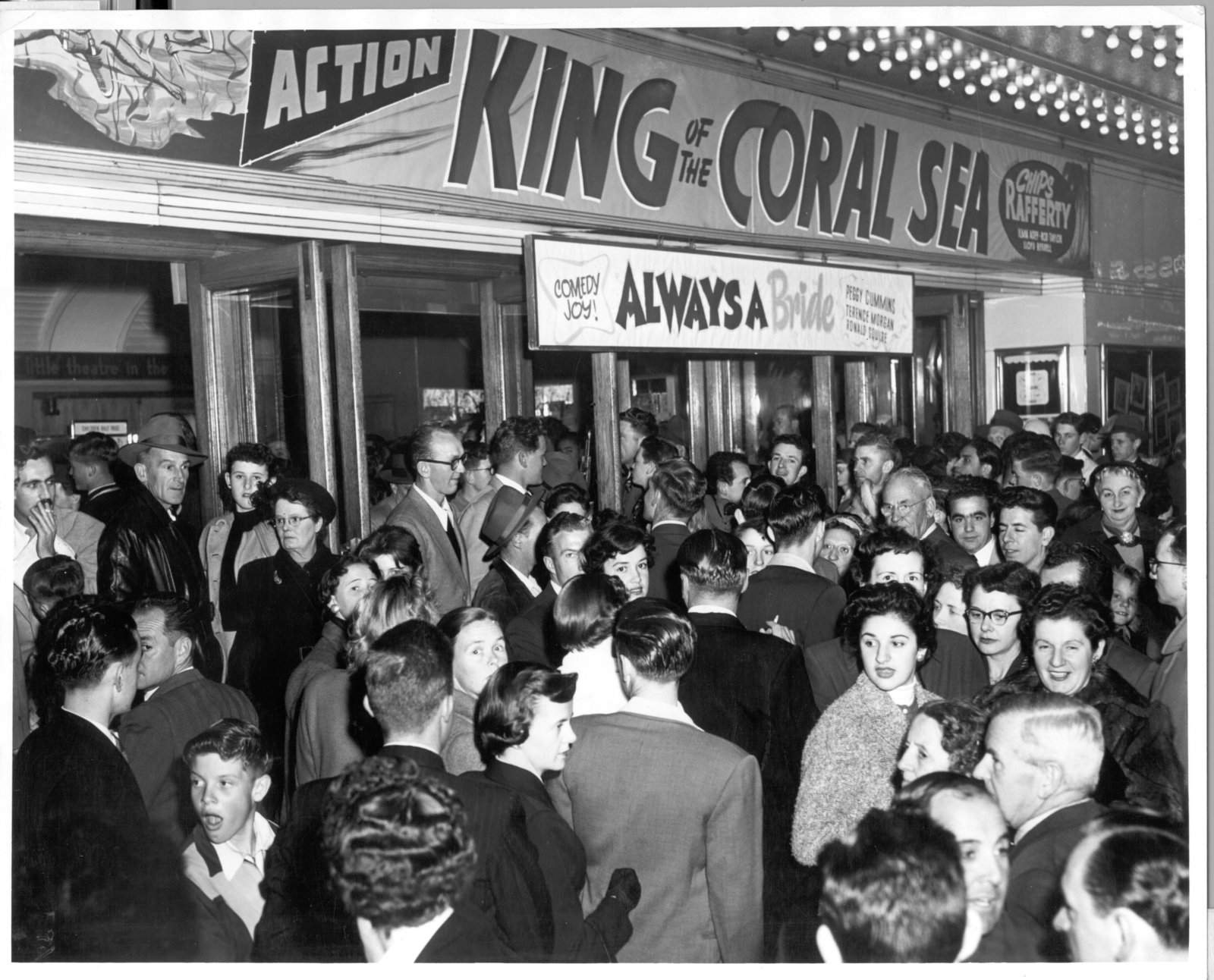 First day audiences attending the screening of King of the Coral Sea crowding the Victory Theatre, Sydney 10 September, 1954.
